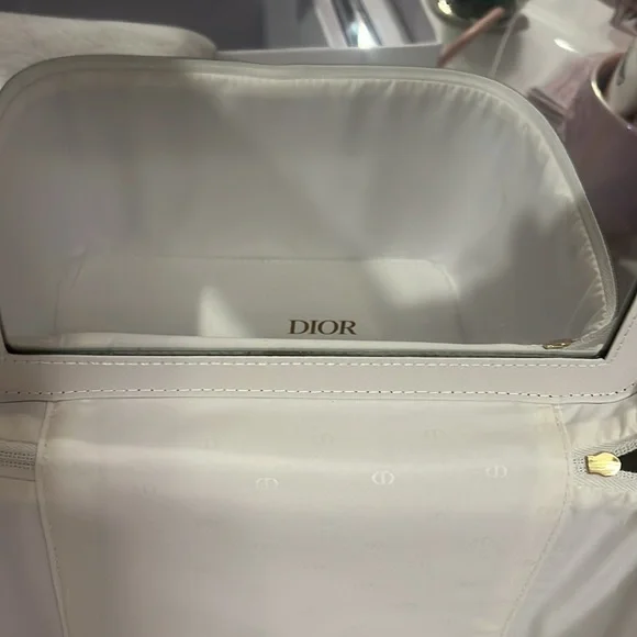 DiorVanity Case—Headband-Towel- Full Size Hyalushot - Picture 4 of 16